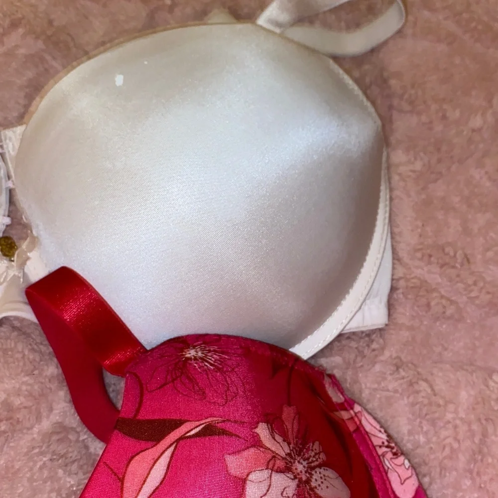 Lot of 2 Demi Padded Bras Size 36DD plrase see last picture for a small spot